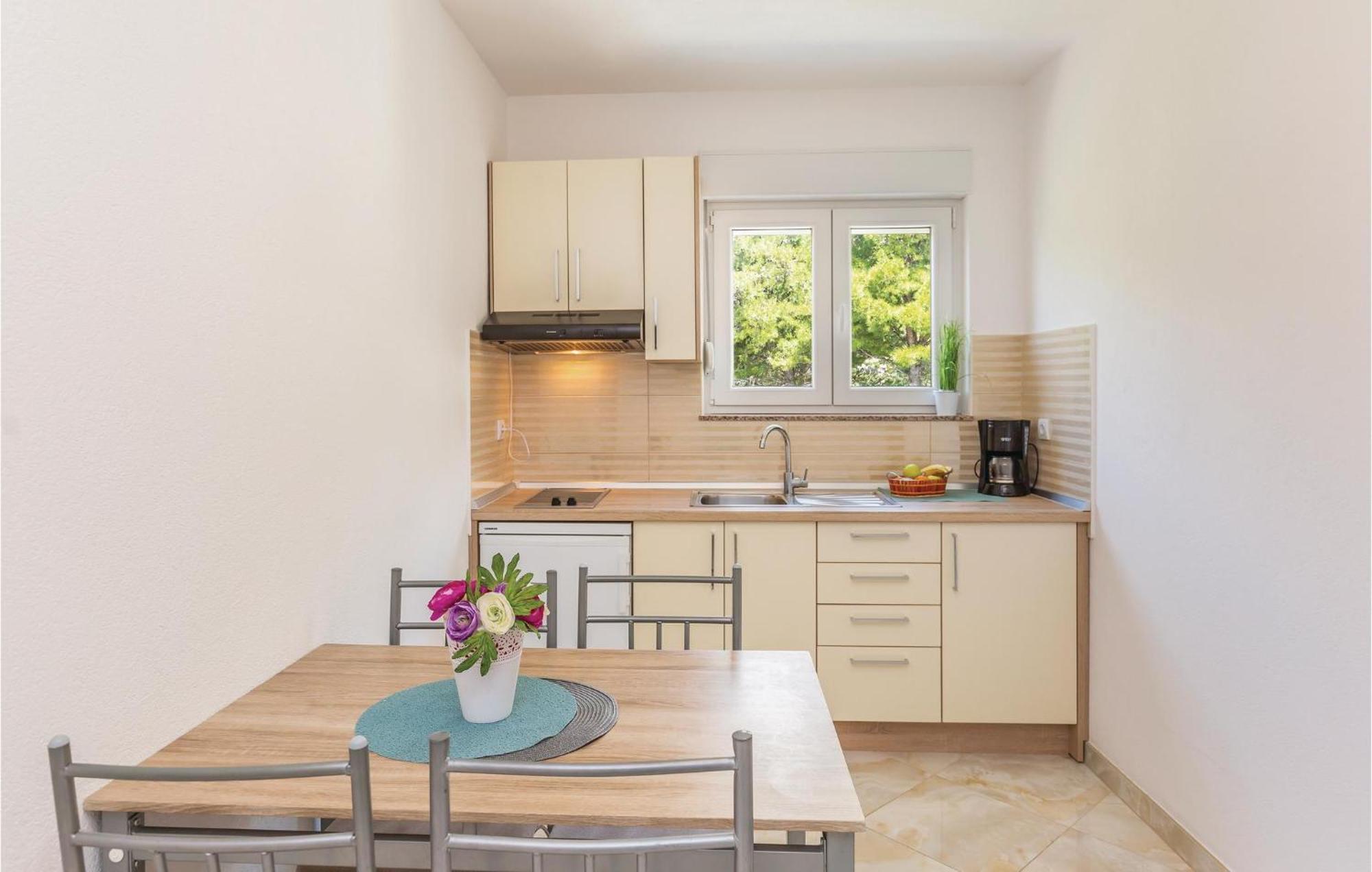 Awesome Apartment In Krvavica With Kitchen Ngoại thất bức ảnh