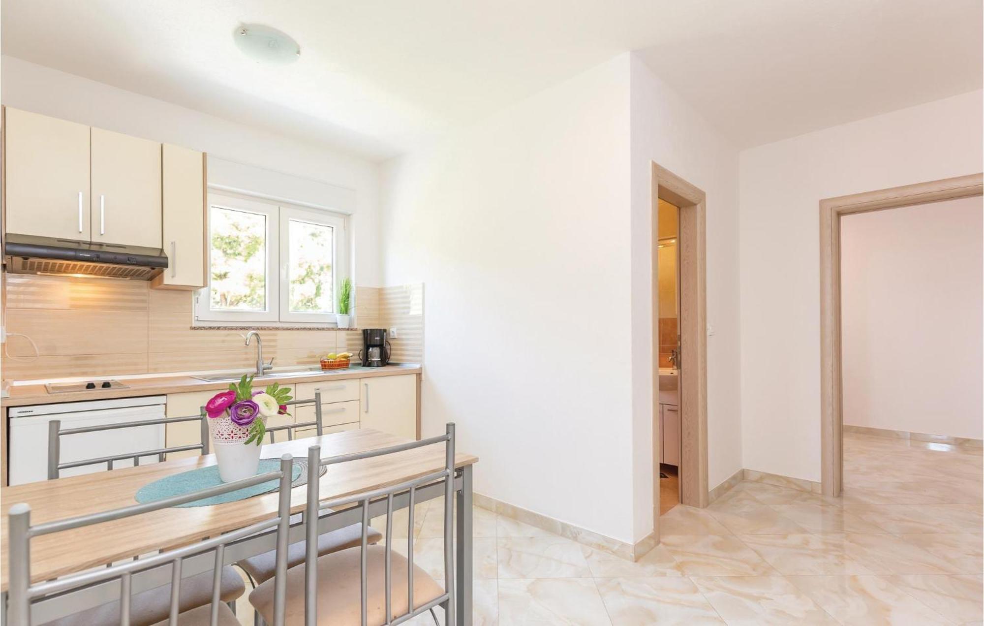 Awesome Apartment In Krvavica With Kitchen Ngoại thất bức ảnh