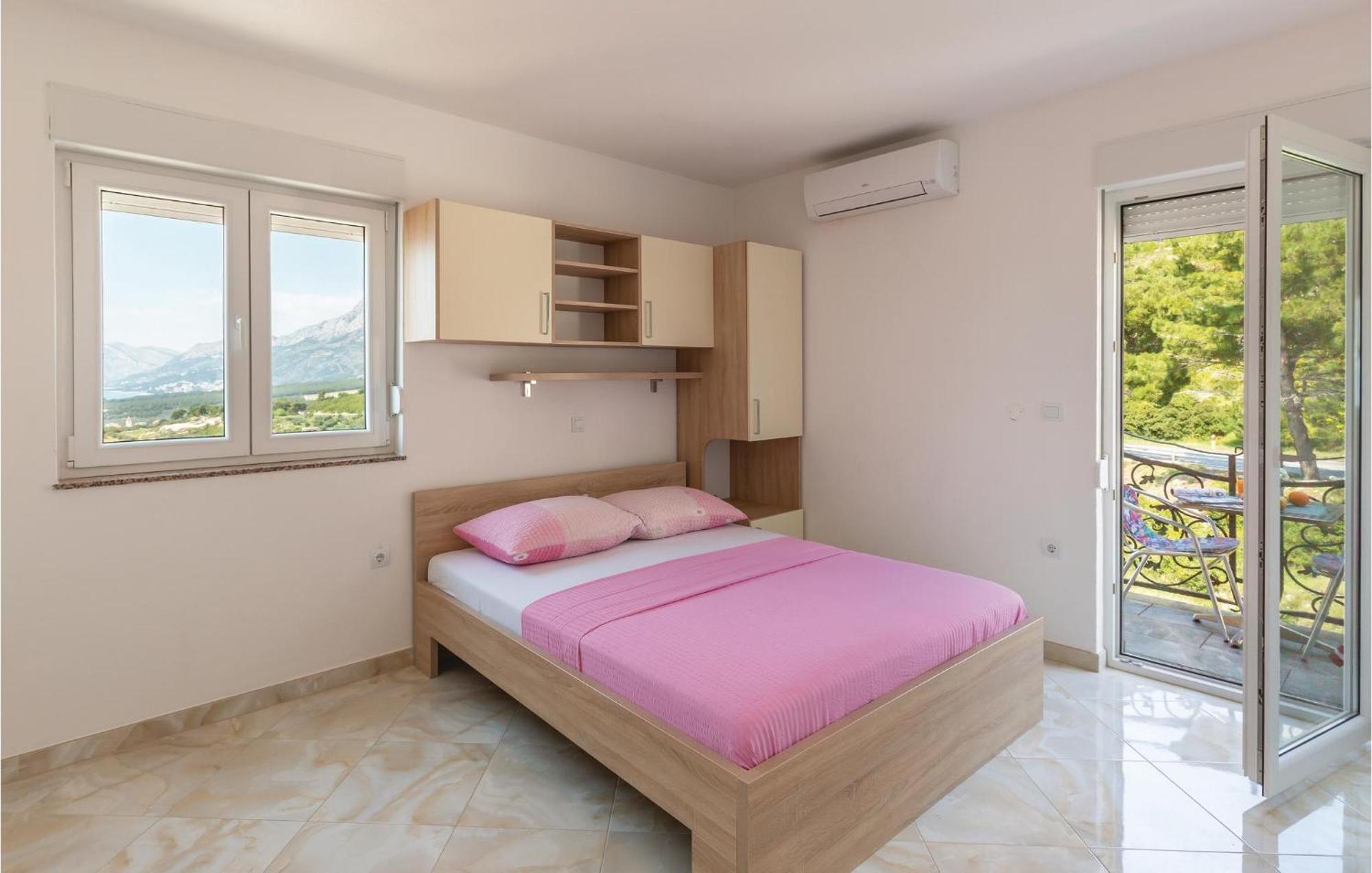 Awesome Apartment In Krvavica With Kitchen Ngoại thất bức ảnh